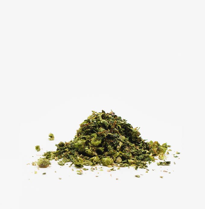 A small pile of Hybrid Shake; its finely ground with minimal stems.